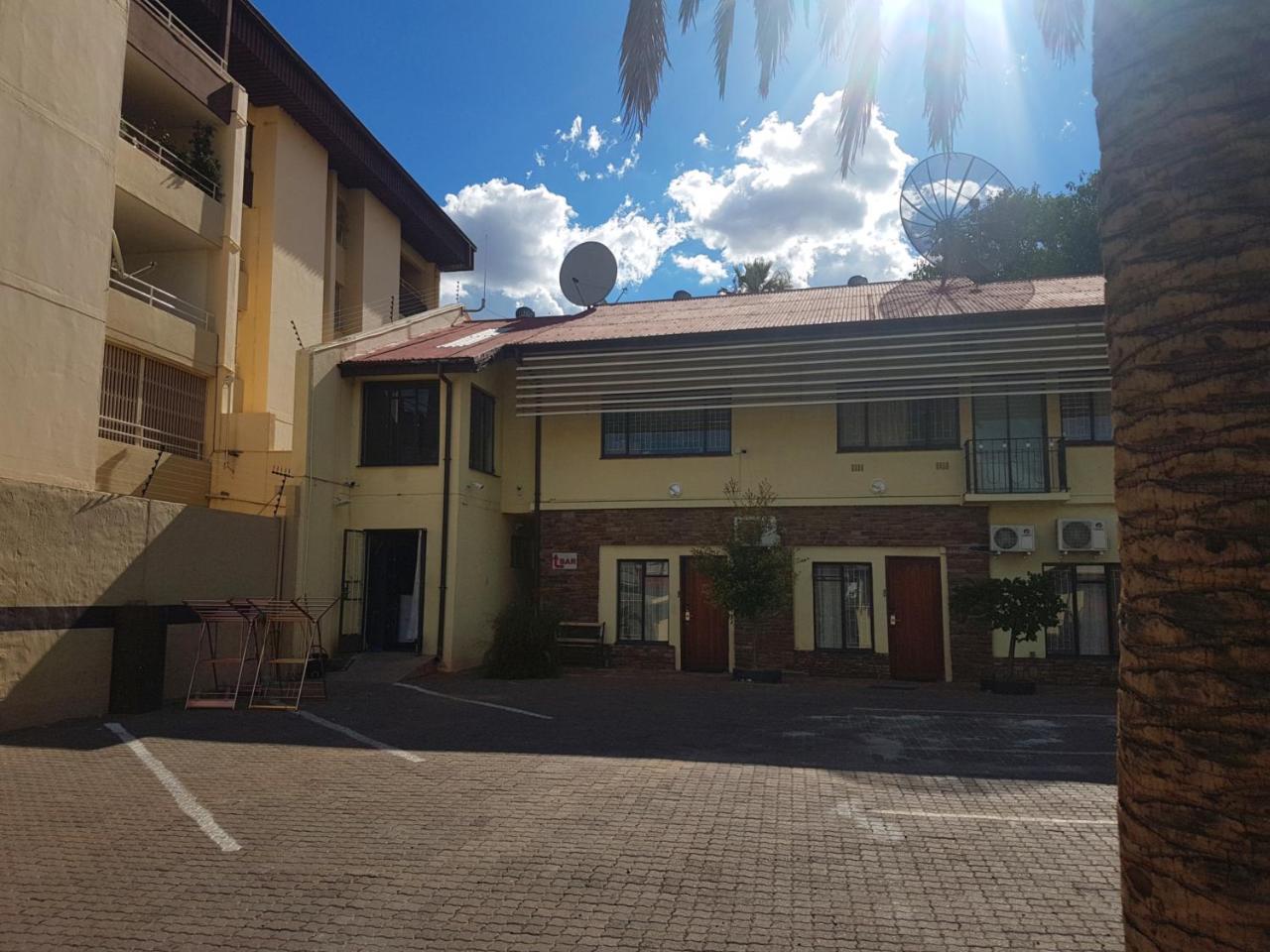 Hotel Pension Steiner Windhoek Eksteriør bilde
