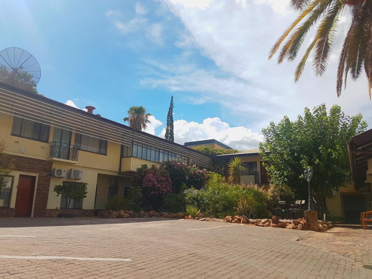 Hotel Pension Steiner Windhoek Eksteriør bilde