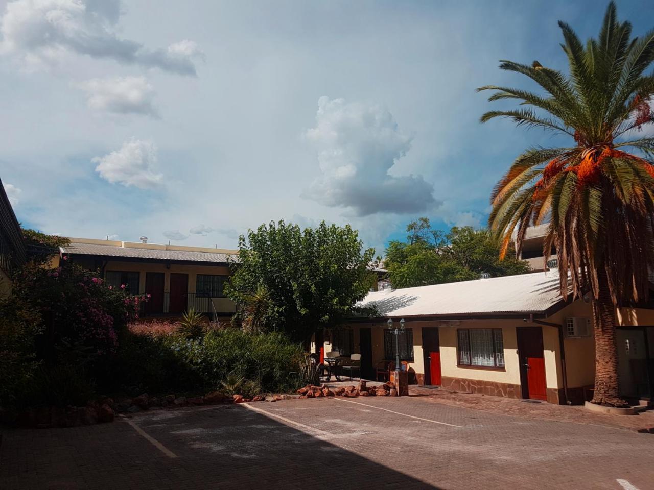 Hotel Pension Steiner Windhoek Eksteriør bilde
